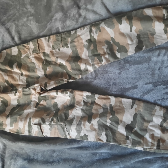 Cargo pants - Picture 3 of 4